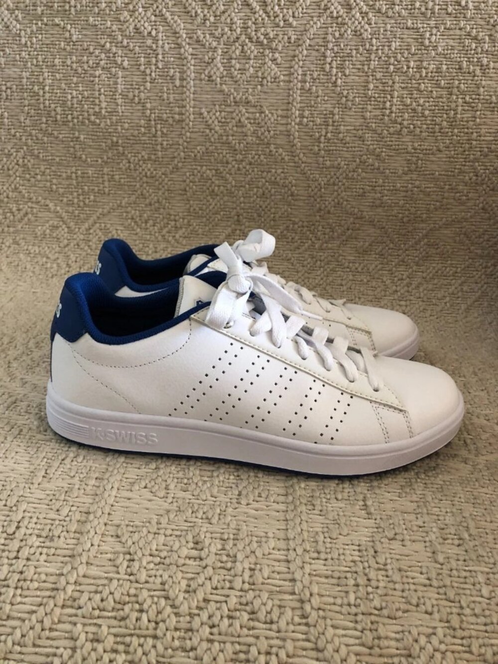 K-Swiss Men's Base Court Casual Tennis Sneakers White Leather Size 8 - Picture 2 of 16